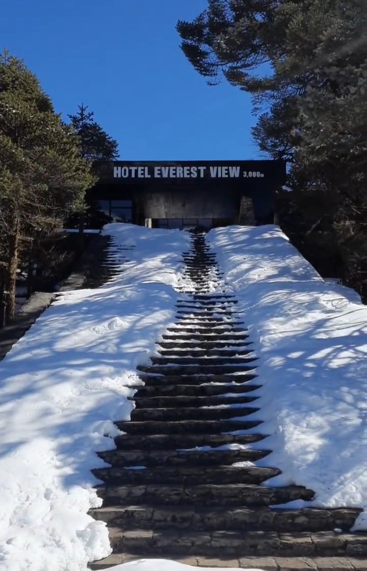 Hotel Everest View Entrance